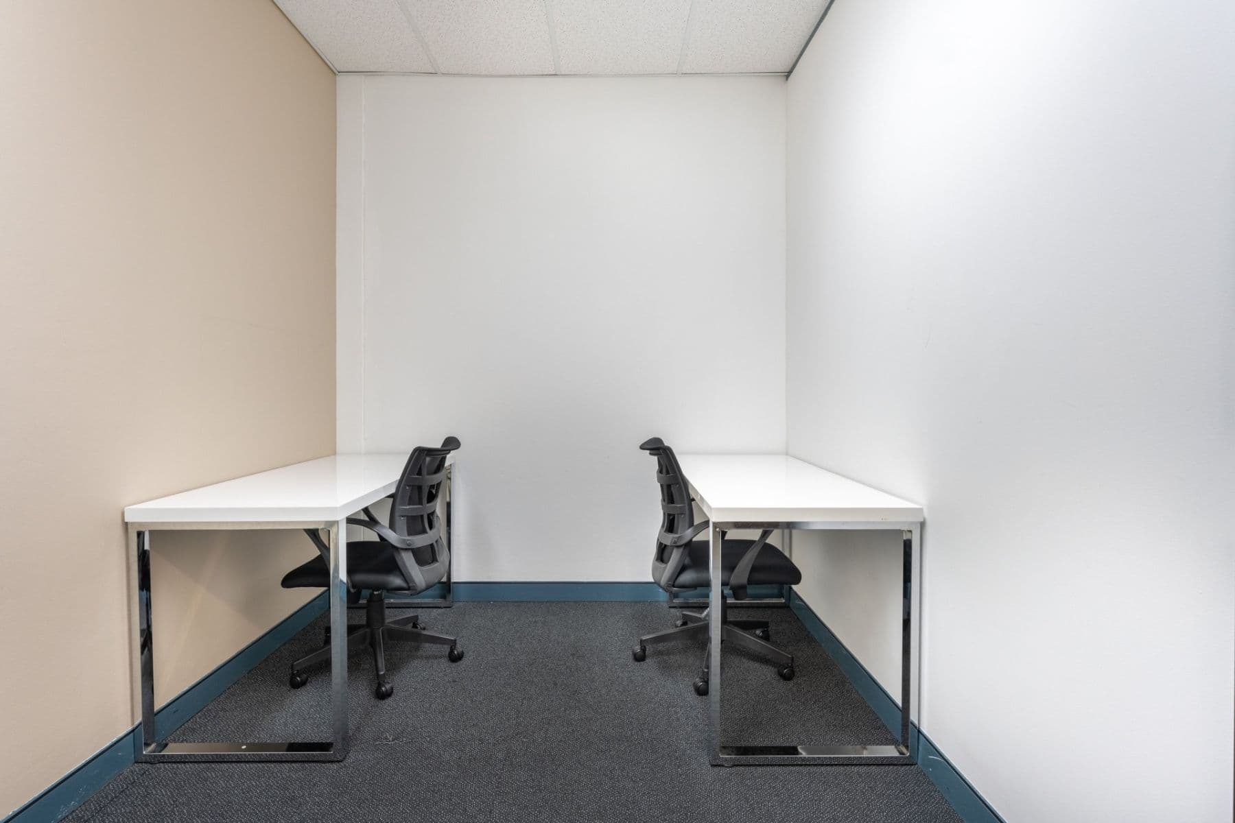 Prenájom kancelárie 15 m², Lomnického, Praha, Praha Prenájom kancelárie 15 m², Lomnického, Praha, Praha