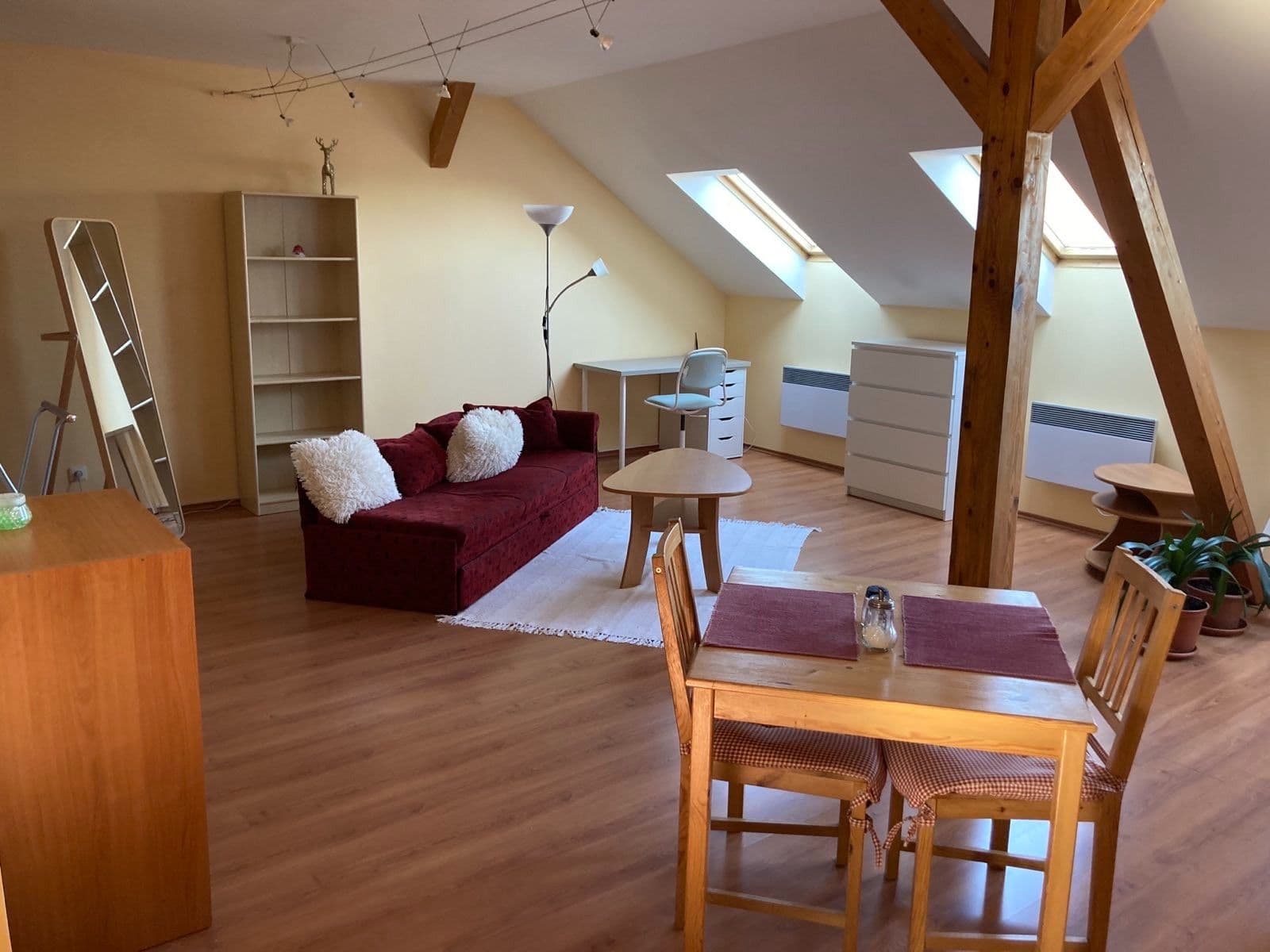 Prenájom bytu 1-izbový 55 m², Zolova, Olomouc, Olomoucký kraj Prenájom bytu 1-izbový 55 m², Zolova, Olomouc, Olomoucký kraj