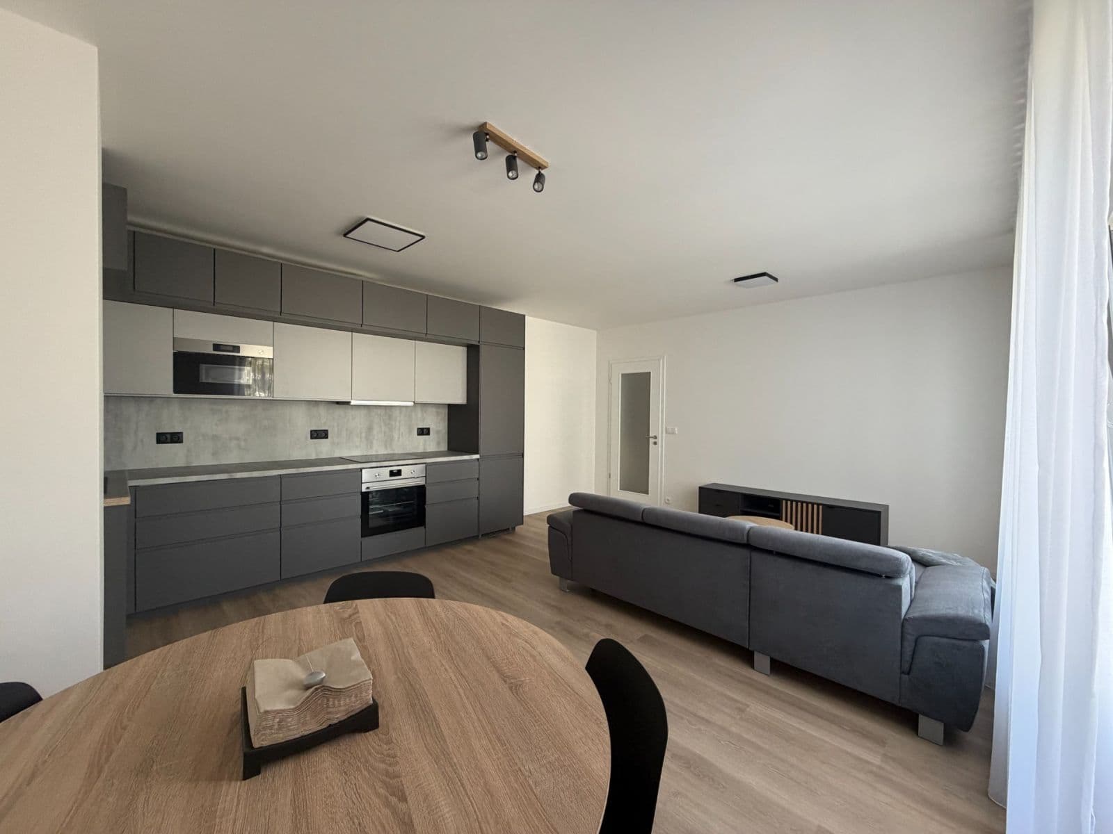 Prenájom bytu 2-izbový 59 m², Divíškové, Praha, Praha Prenájom bytu 2-izbový 59 m², Divíškové, Praha, Praha