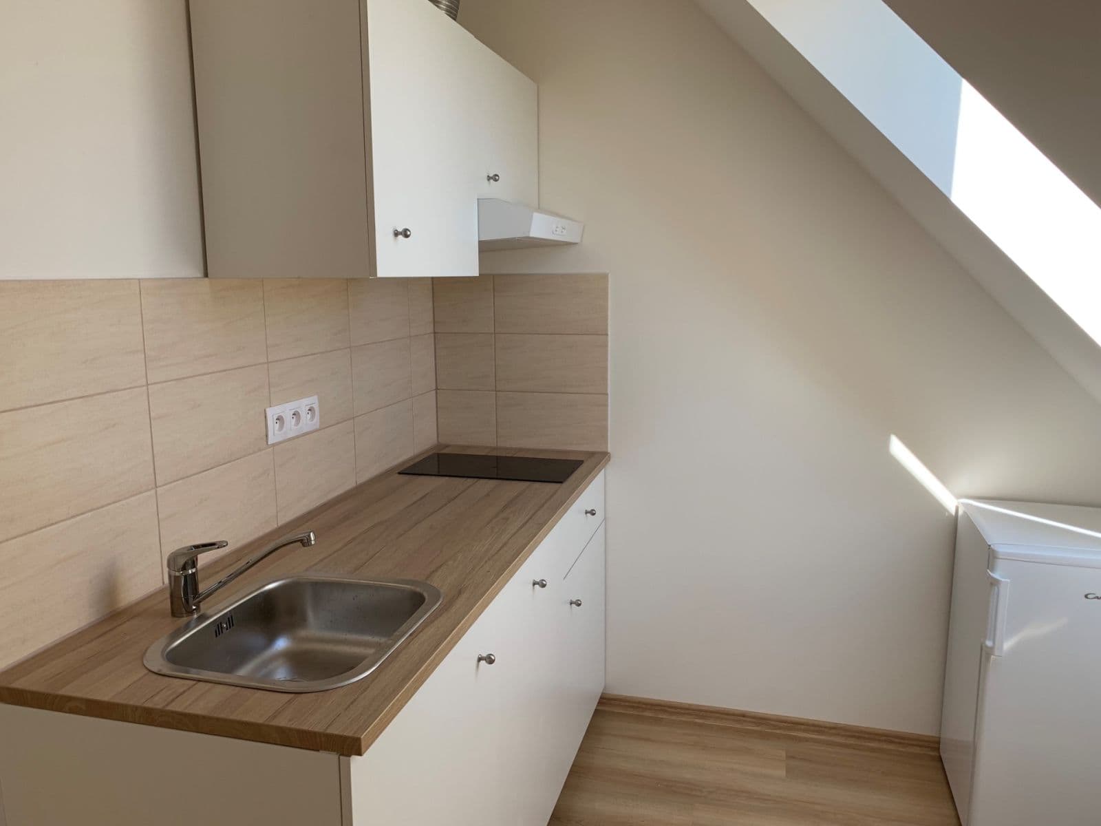 Prenájom bytu 1-izbový 18 m², Sukova, Velké Přílepy, Středočeský kraj Prenájom bytu 1-izbový 18 m², Sukova, Velké Přílepy, Středočeský kraj