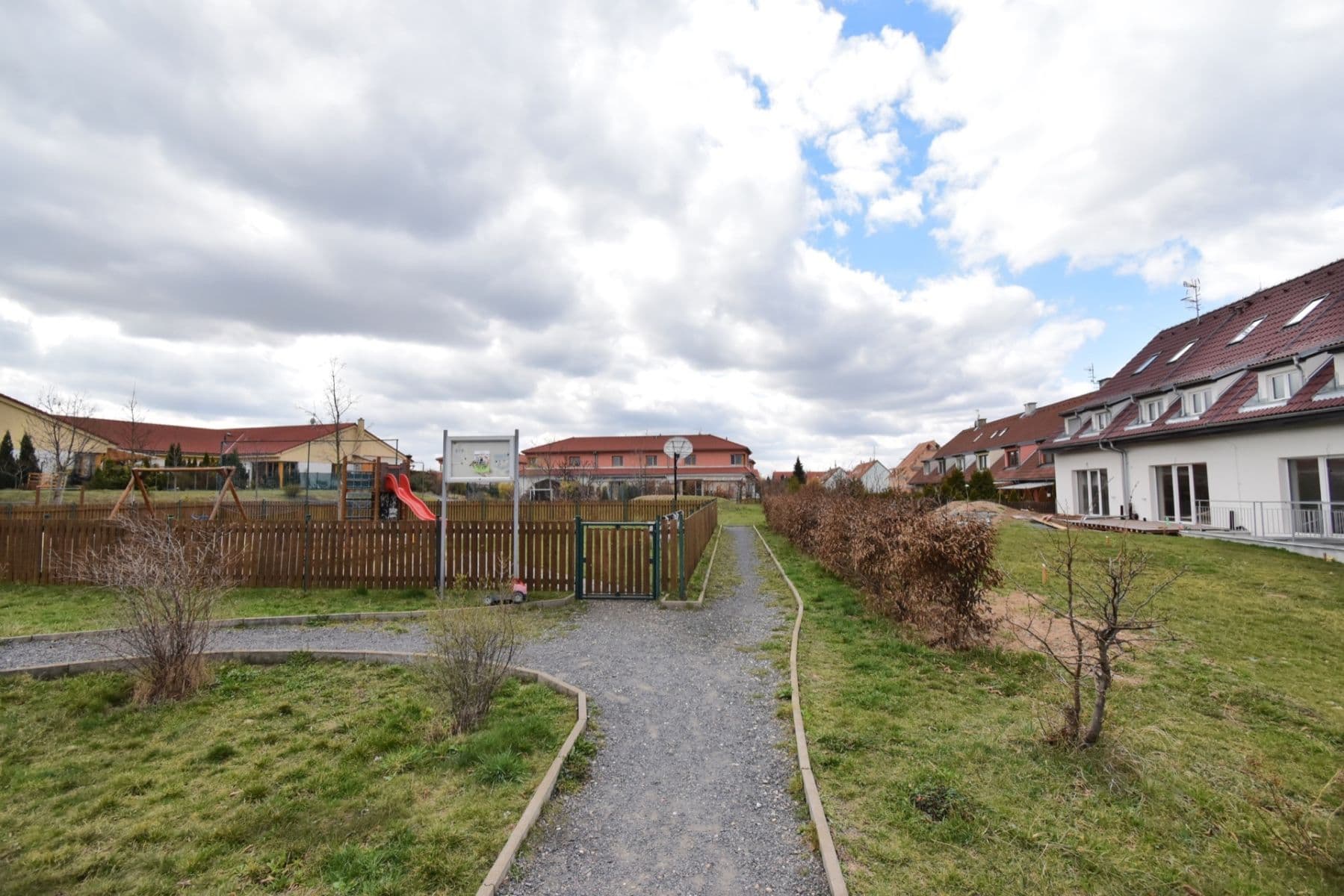 Prenájom bytu 1-izbový 18 m², Sukova, Velké Přílepy, Středočeský kraj Prenájom bytu 1-izbový 18 m², Sukova, Velké Přílepy, Středočeský kraj