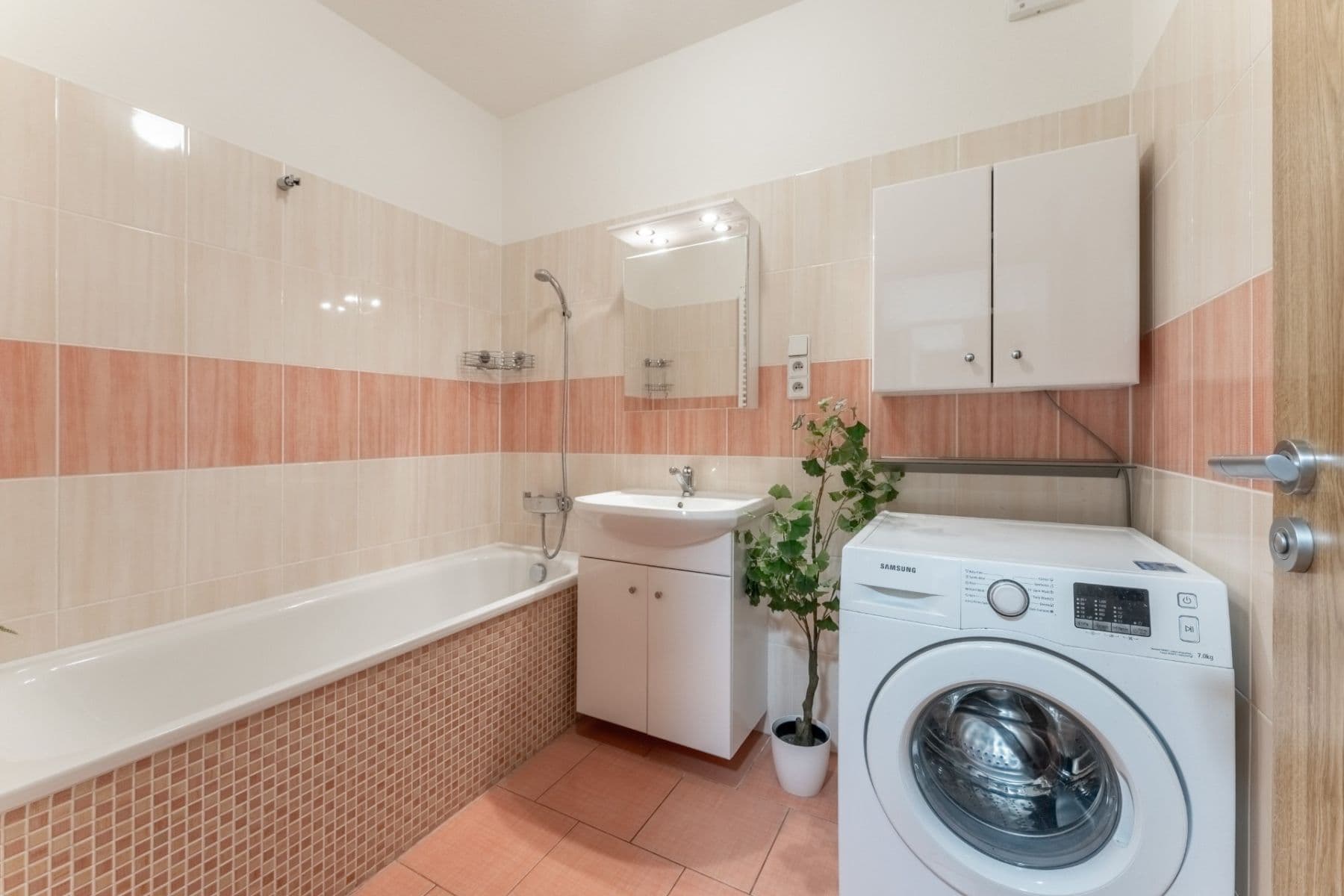 Predaj bytu 3-izbový 76 m², U Dráhy, Chýně, Středočeský kraj Predaj bytu 3-izbový 76 m², U Dráhy, Chýně, Středočeský kraj