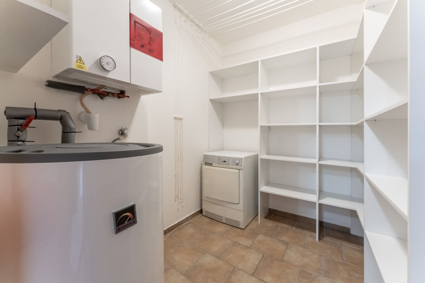 Predaj bytu 3-izbový 76 m², U Dráhy, Chýně, Středočeský kraj Predaj bytu 3-izbový 76 m², U Dráhy, Chýně, Středočeský kraj
