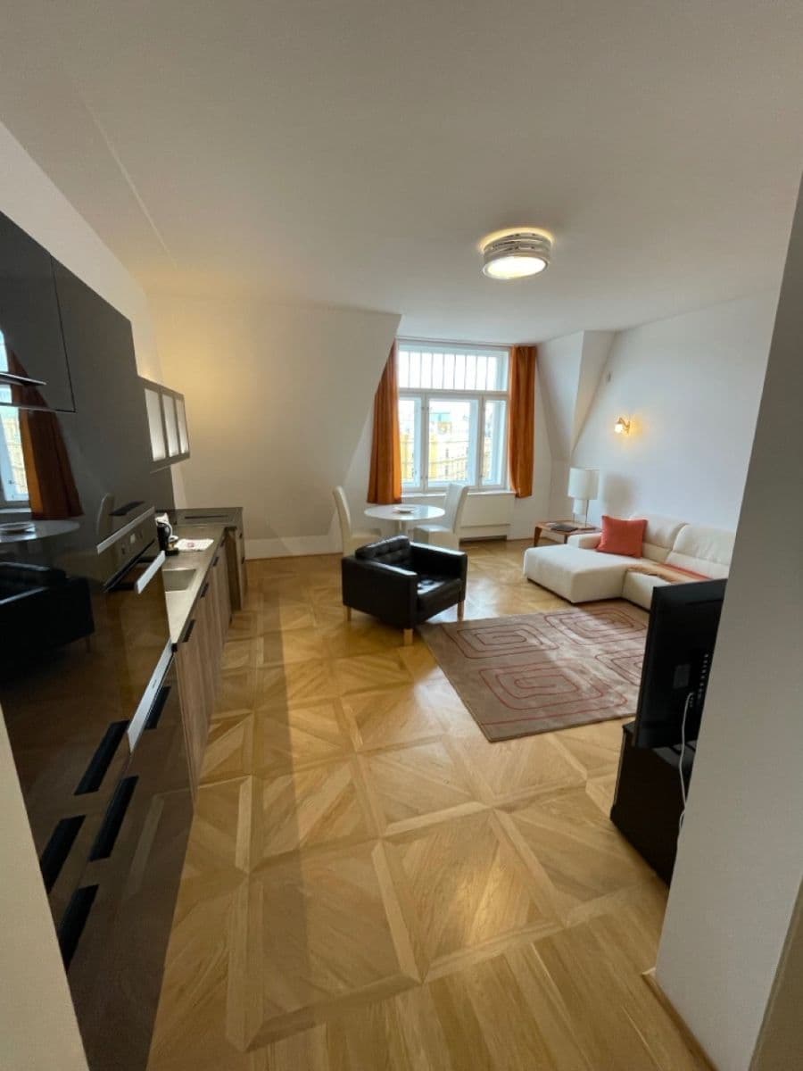 Prenájom bytu 2-izbový 75 m², Elišky Krásnohorské, Praha, Praha Prenájom bytu 2-izbový 75 m², Elišky Krásnohorské, Praha, Praha