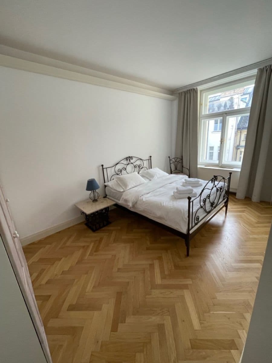 Prenájom bytu 2-izbový 75 m², Elišky Krásnohorské, Praha, Praha Prenájom bytu 2-izbový 75 m², Elišky Krásnohorské, Praha, Praha