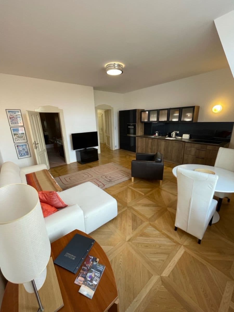 Prenájom bytu 2-izbový 75 m², Elišky Krásnohorské, Praha, Praha Prenájom bytu 2-izbový 75 m², Elišky Krásnohorské, Praha, Praha