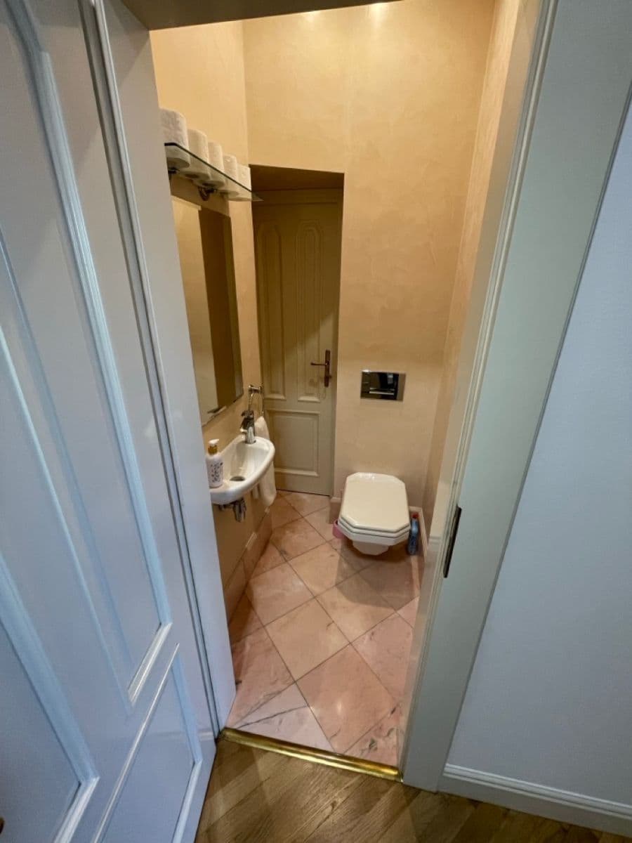Prenájom bytu 2-izbový 75 m², Elišky Krásnohorské, Praha, Praha Prenájom bytu 2-izbový 75 m², Elišky Krásnohorské, Praha, Praha