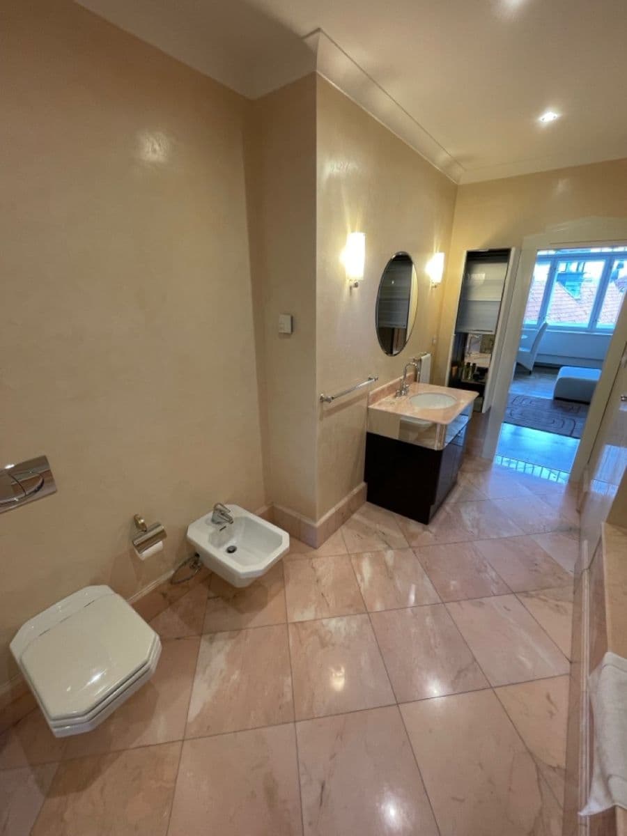 Prenájom bytu 2-izbový 75 m², Elišky Krásnohorské, Praha, Praha Prenájom bytu 2-izbový 75 m², Elišky Krásnohorské, Praha, Praha