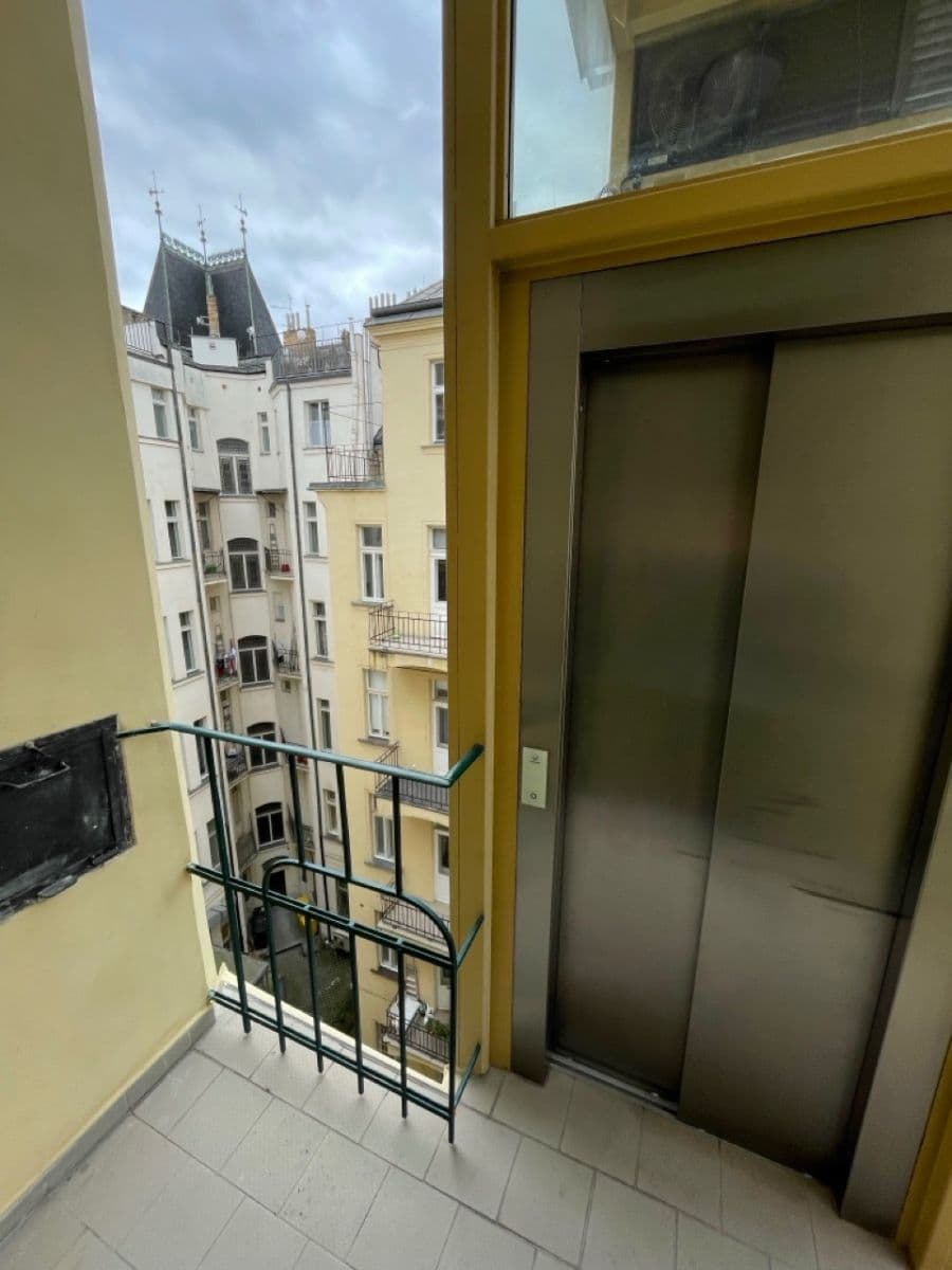 Prenájom bytu 2-izbový 75 m², Elišky Krásnohorské, Praha, Praha Prenájom bytu 2-izbový 75 m², Elišky Krásnohorské, Praha, Praha