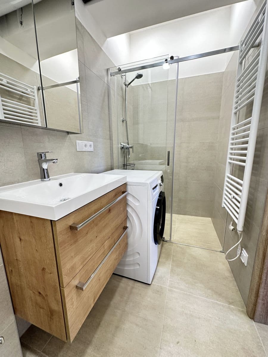 Prenájom bytu 2-izbový 50 m², Jeseniova, Praha, Praha Prenájom bytu 2-izbový 50 m², Jeseniova, Praha, Praha