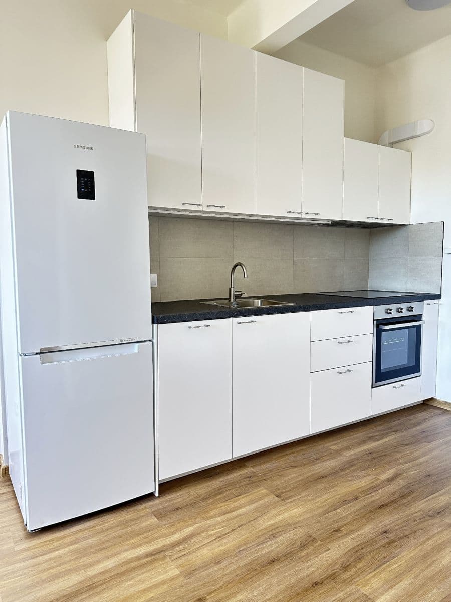 Prenájom bytu 2-izbový 50 m², Jeseniova, Praha, Praha Prenájom bytu 2-izbový 50 m², Jeseniova, Praha, Praha