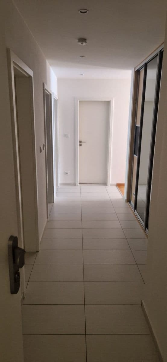 Prenájom bytu 3-izbový 83 m², Pod Lysinami, Praha, Praha Prenájom bytu 3-izbový 83 m², Pod Lysinami, Praha, Praha