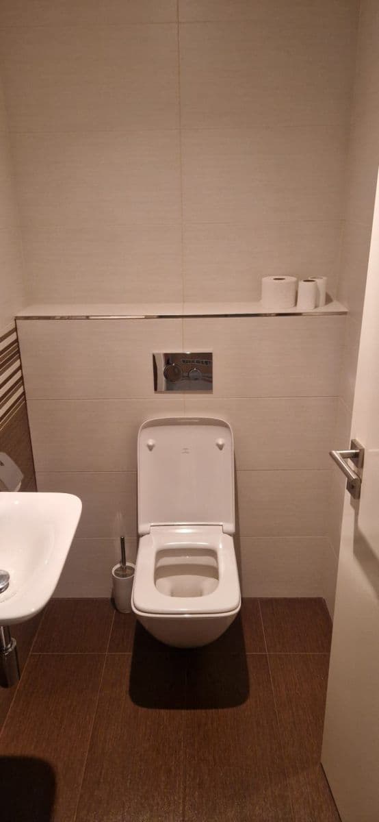 Prenájom bytu 3-izbový 83 m², Pod Lysinami, Praha, Praha Prenájom bytu 3-izbový 83 m², Pod Lysinami, Praha, Praha