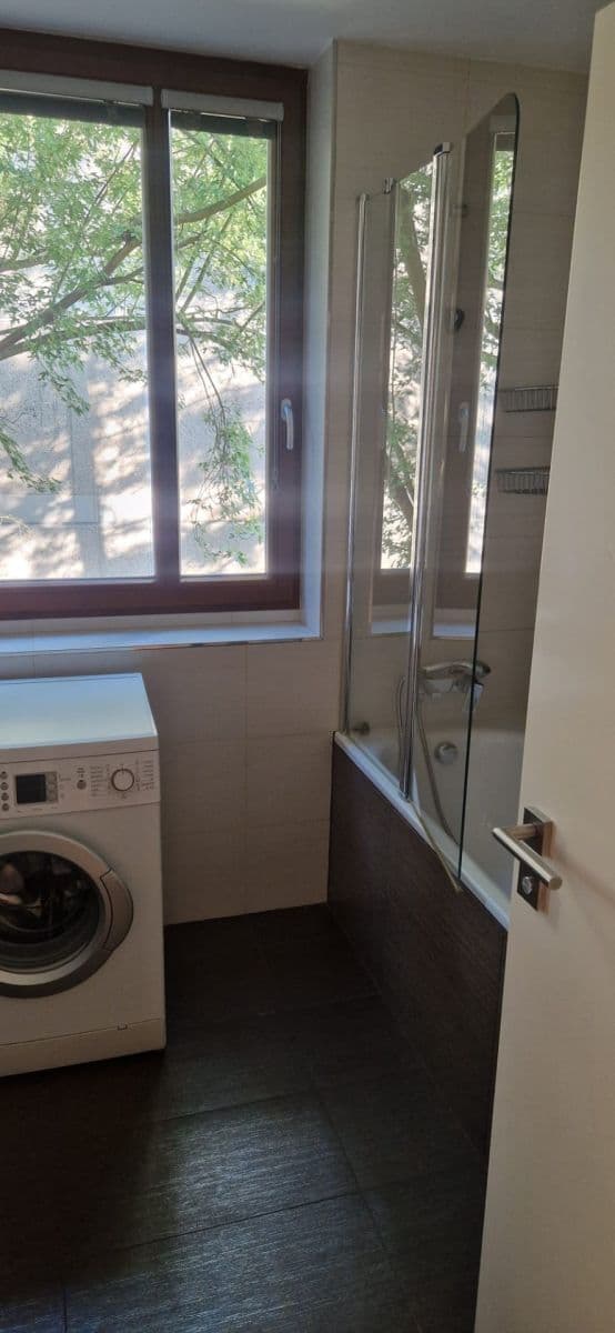 Prenájom bytu 3-izbový 83 m², Pod Lysinami, Praha, Praha Prenájom bytu 3-izbový 83 m², Pod Lysinami, Praha, Praha