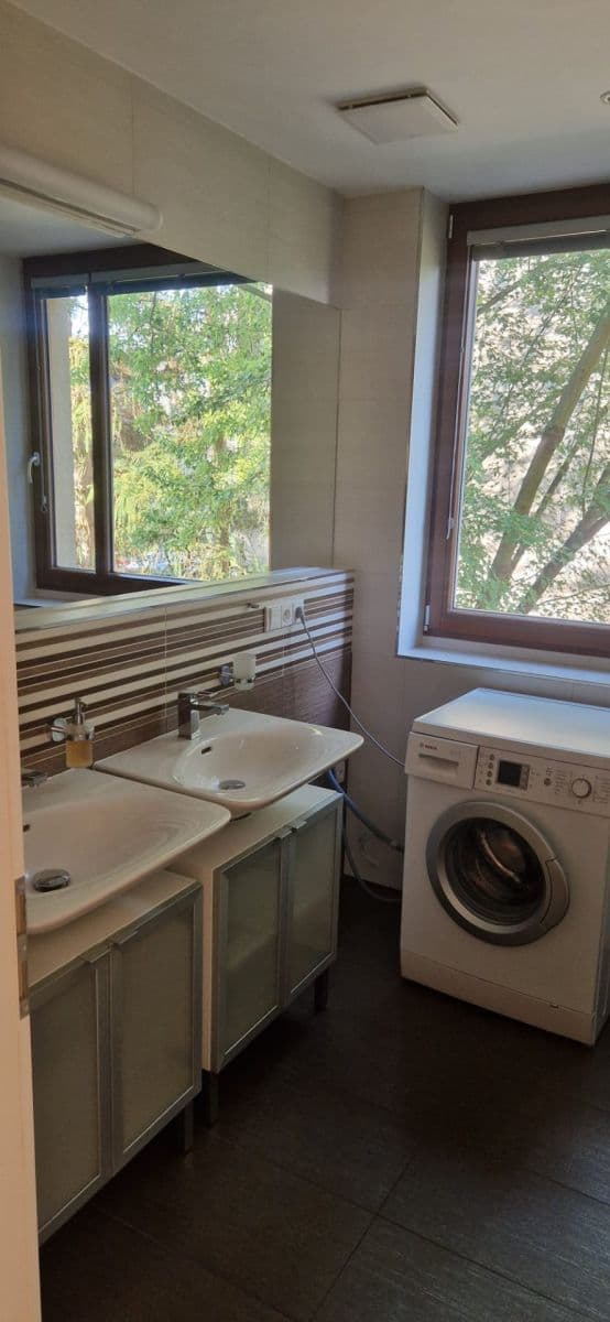 Prenájom bytu 3-izbový 83 m², Pod Lysinami, Praha, Praha Prenájom bytu 3-izbový 83 m², Pod Lysinami, Praha, Praha