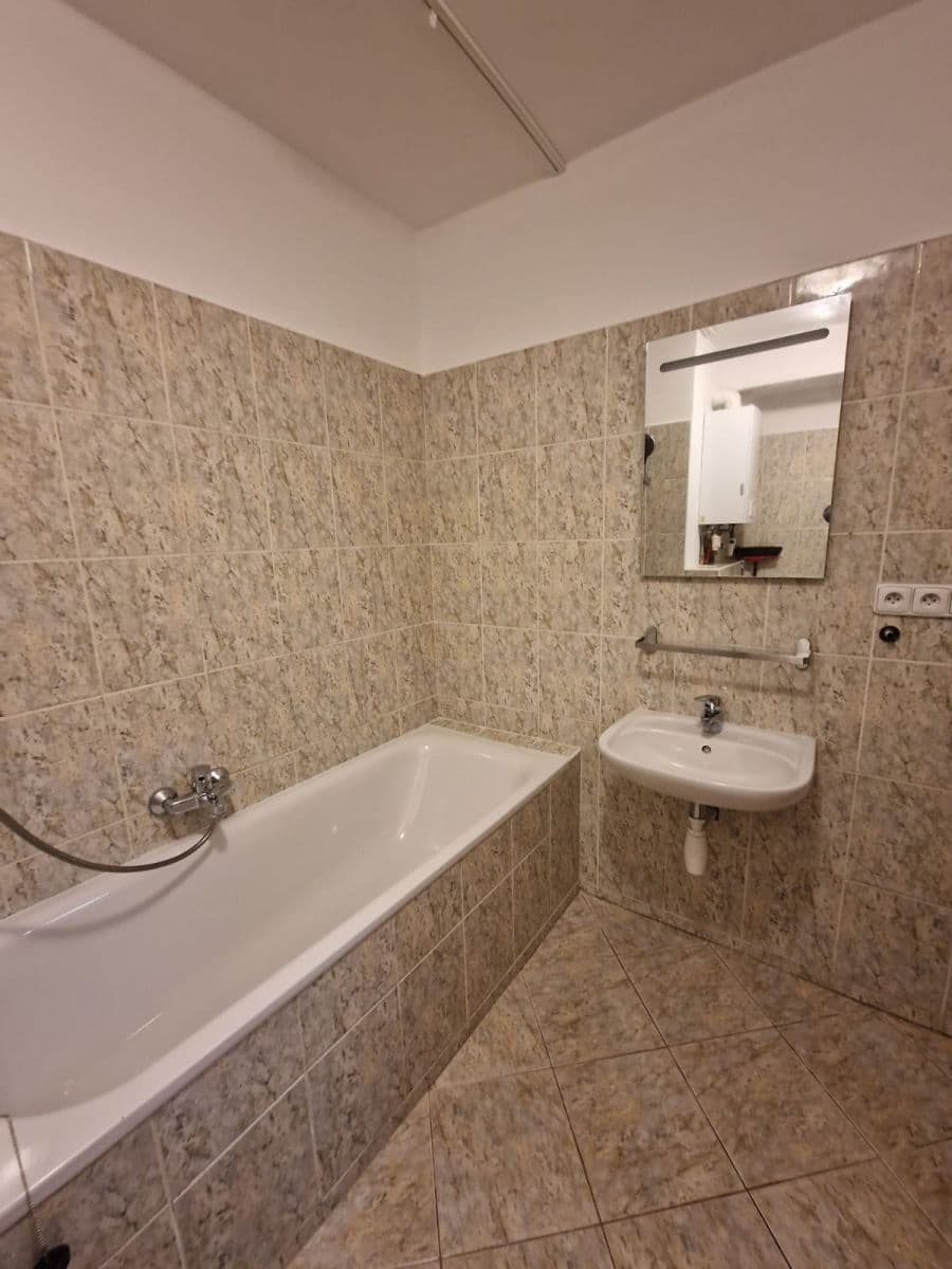 Prenájom bytu 2-izbový 65 m², Sečská, Praha, Praha Prenájom bytu 2-izbový 65 m², Sečská, Praha, Praha