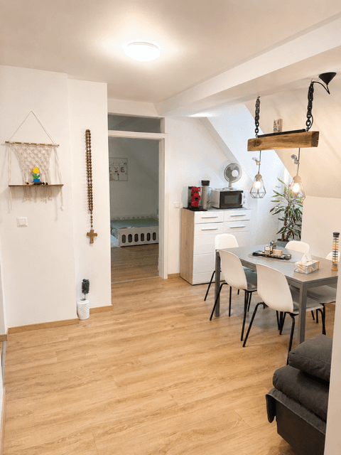 Prenájom bytu 4-izbový 75 m², Burglengenfeld, Bavorsko Prenájom bytu 4-izbový 75 m², Burglengenfeld, Bavorsko