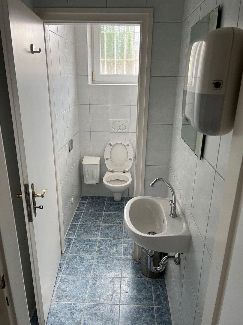 Prenájom nebytového priestoru 200 m², Gibitzenhofstraße 82, Nürnberg, Bavorsko Prenájom nebytového priestoru 200 m², Gibitzenhofstraße 82, Nürnberg, Bavorsko