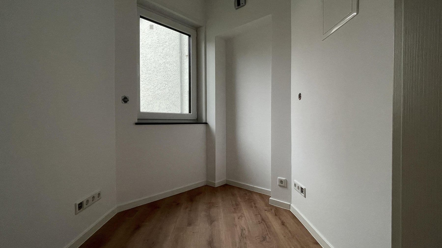 Prenájom bytu 5-izbový 133 m², Hemsbach, Bádensko-Wurttembersko Prenájom bytu 5-izbový 133 m², Hemsbach, Bádensko-Wurttembersko