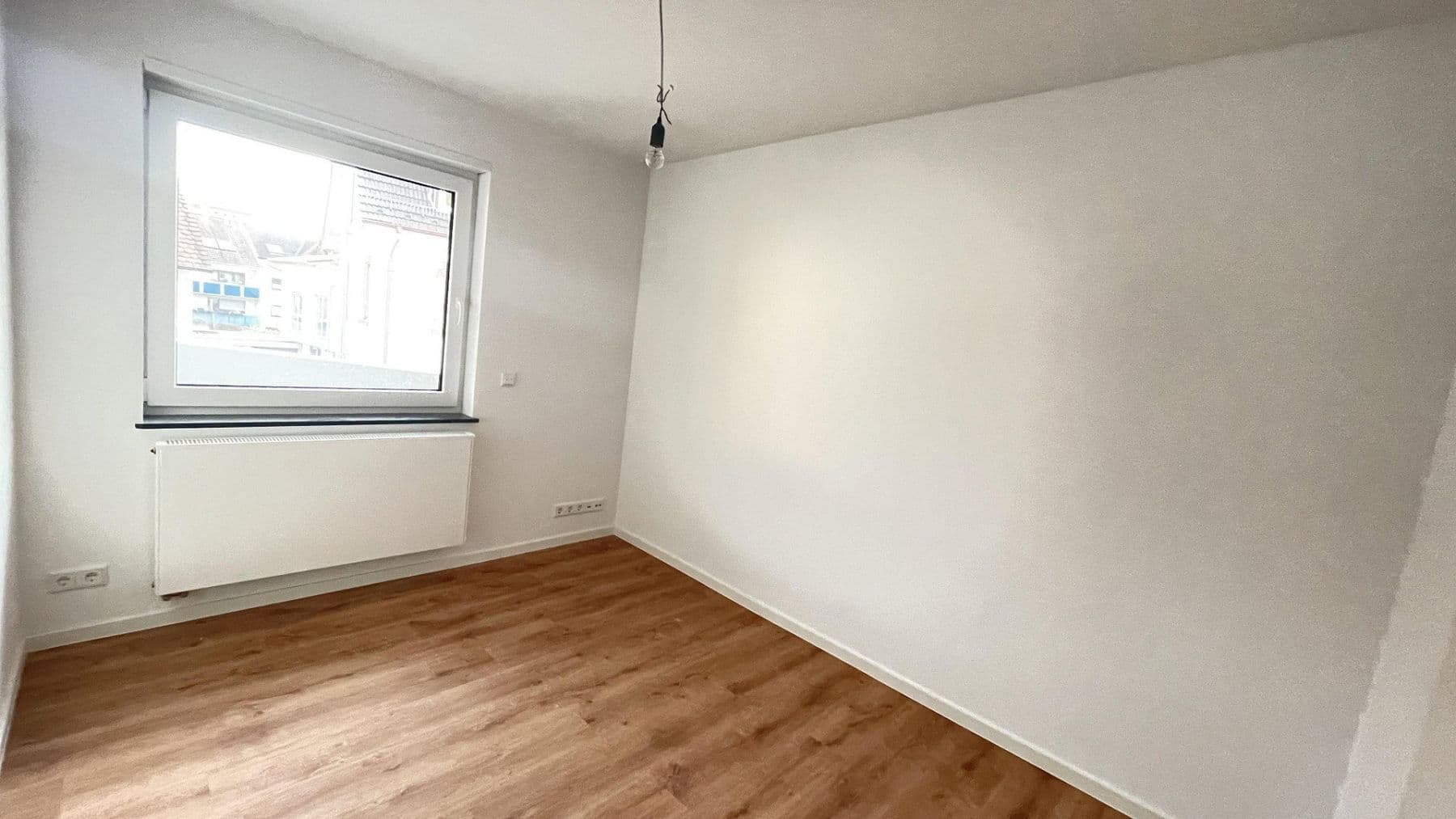 Prenájom bytu 5-izbový 133 m², Hemsbach, Bádensko-Wurttembersko Prenájom bytu 5-izbový 133 m², Hemsbach, Bádensko-Wurttembersko