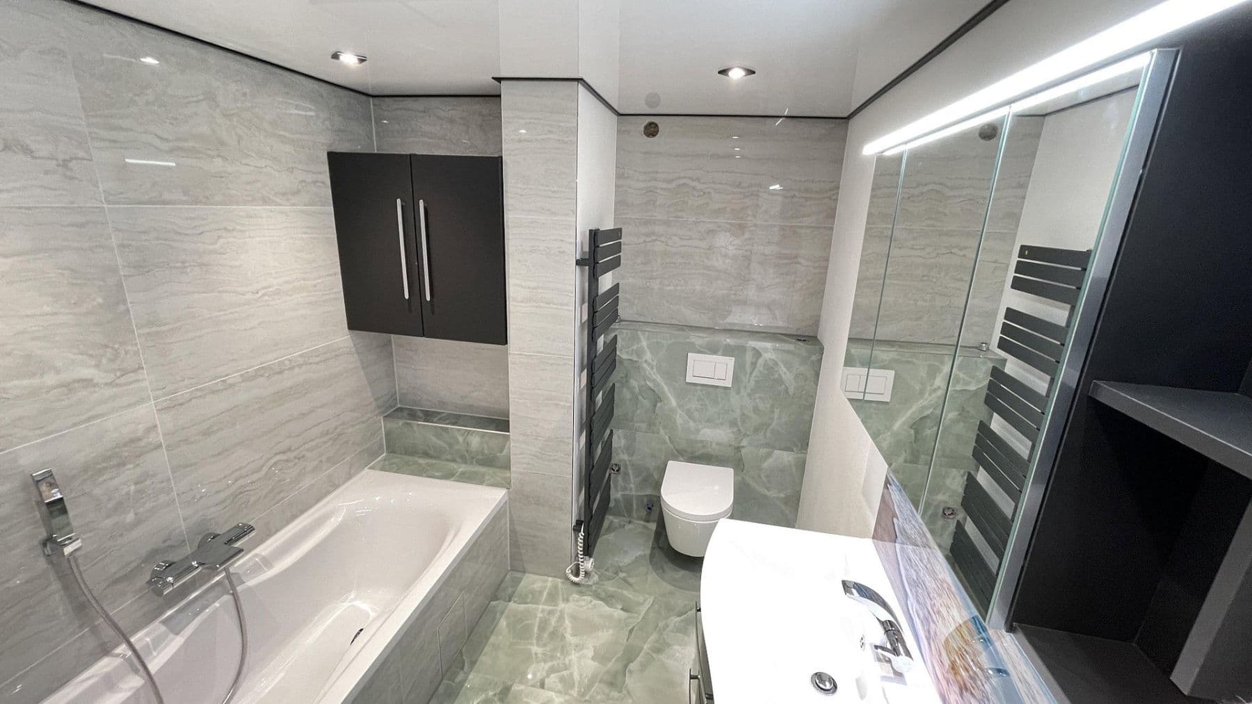 Prenájom bytu 5-izbový 133 m², Hemsbach, Bádensko-Wurttembersko Prenájom bytu 5-izbový 133 m², Hemsbach, Bádensko-Wurttembersko