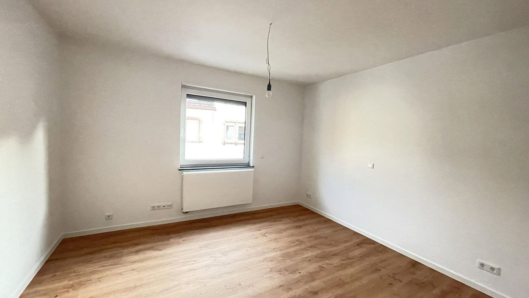 Prenájom bytu 5-izbový 133 m², Hemsbach, Bádensko-Wurttembersko Prenájom bytu 5-izbový 133 m², Hemsbach, Bádensko-Wurttembersko