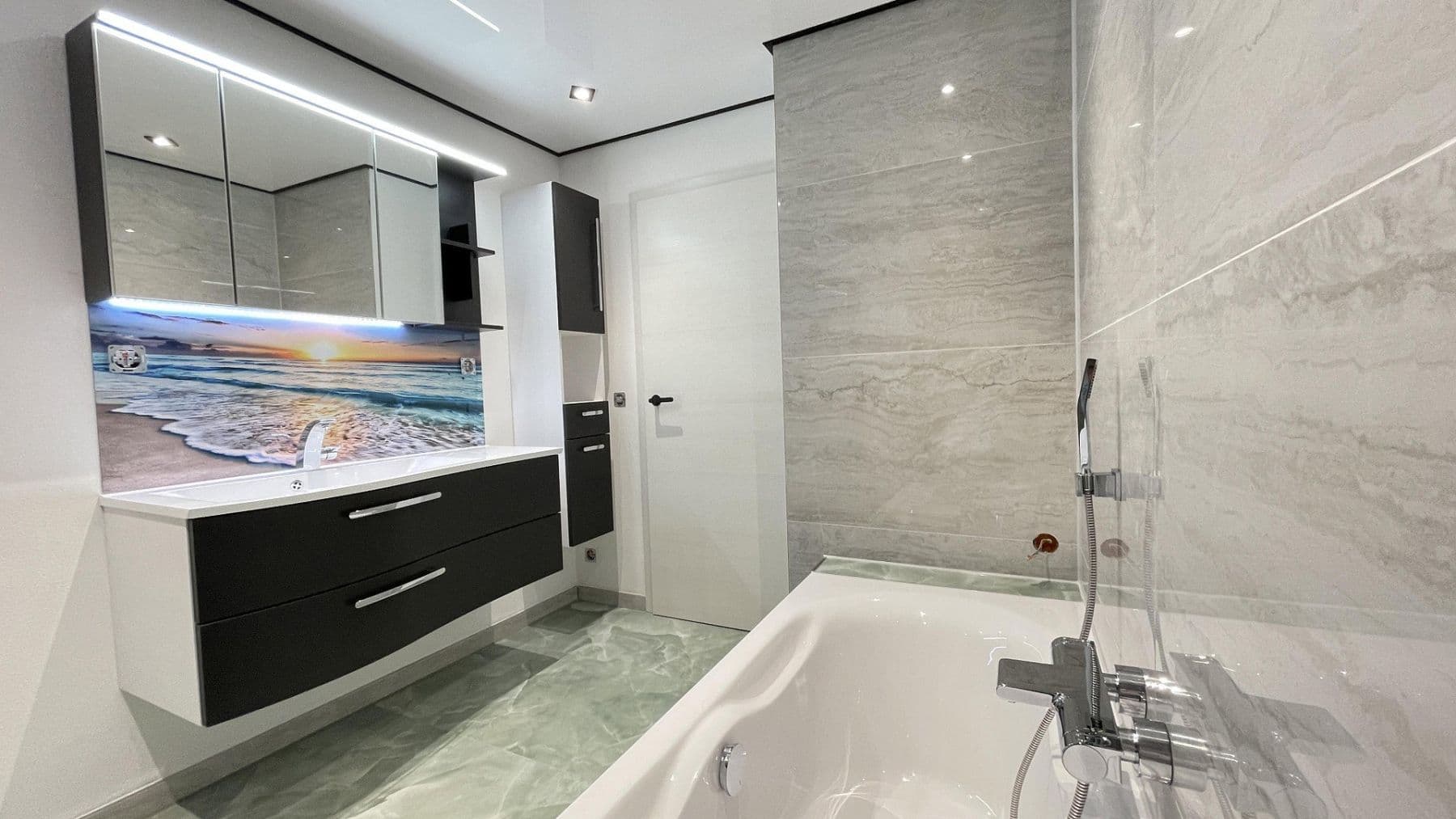 Prenájom bytu 5-izbový 133 m², Hemsbach, Bádensko-Wurttembersko Prenájom bytu 5-izbový 133 m², Hemsbach, Bádensko-Wurttembersko