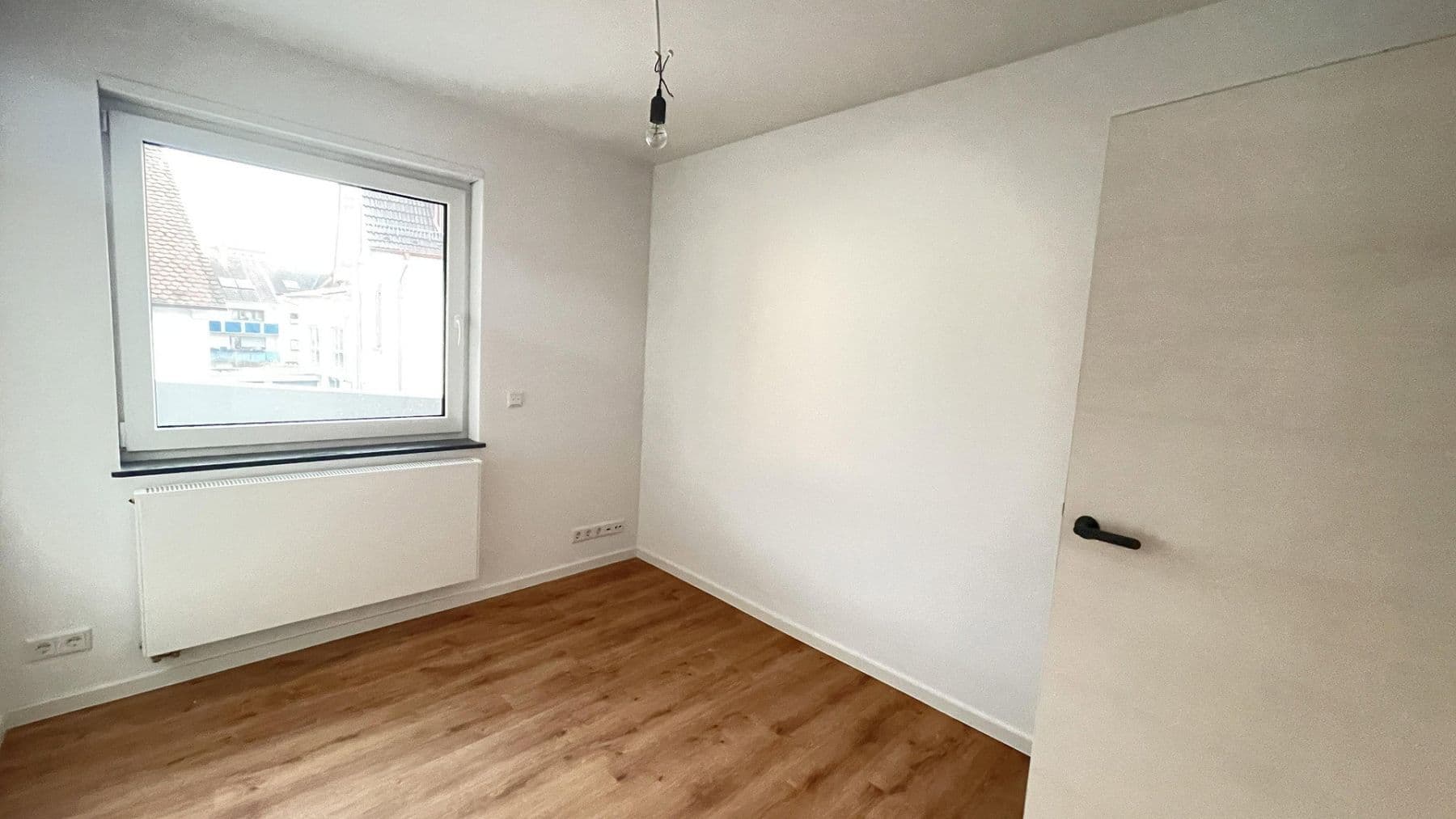 Prenájom bytu 5-izbový 133 m², Hemsbach, Bádensko-Wurttembersko Prenájom bytu 5-izbový 133 m², Hemsbach, Bádensko-Wurttembersko