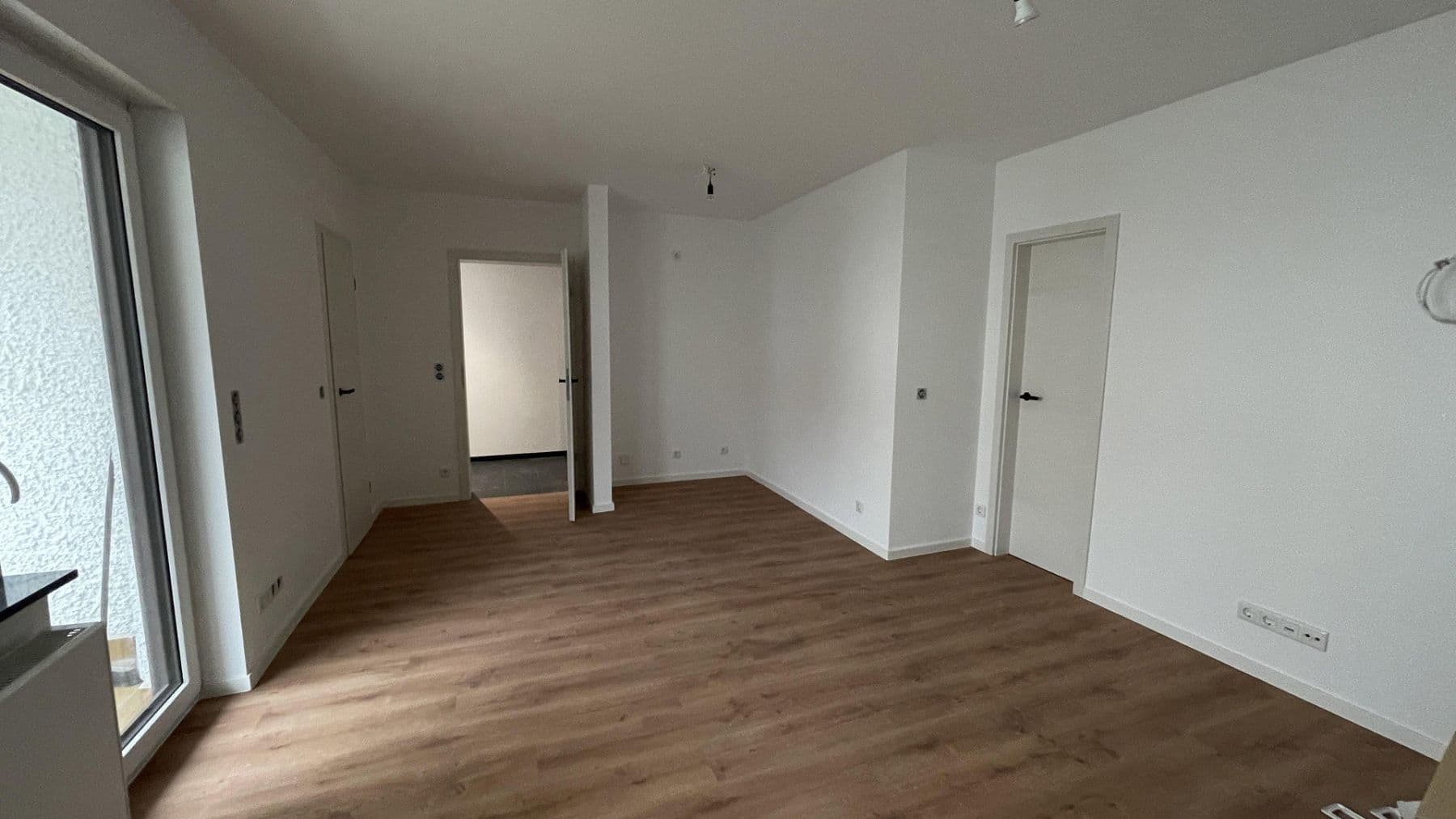 Prenájom bytu 5-izbový 133 m², Hemsbach, Bádensko-Wurttembersko Prenájom bytu 5-izbový 133 m², Hemsbach, Bádensko-Wurttembersko