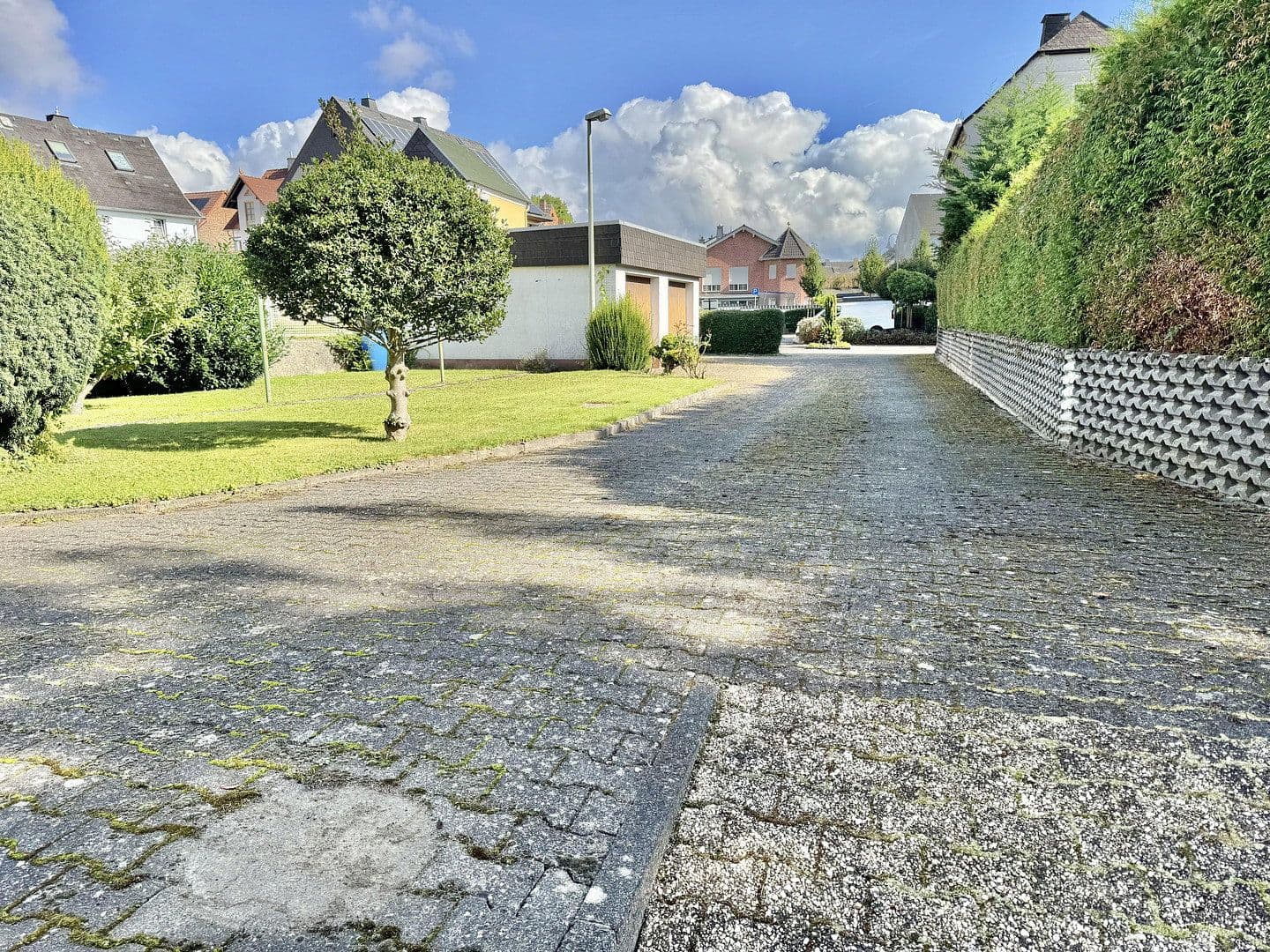 Predaj domu 232 m², pozemok 879 m², Elz, Hesensko Predaj domu 232 m², pozemok 879 m², Elz, Hesensko