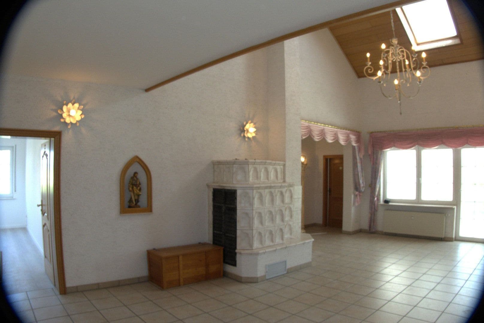 Prenájom bytu 5-izbový 192 m², Kastellaun, Porýnie-Falcko Prenájom bytu 5-izbový 192 m², Kastellaun, Porýnie-Falcko