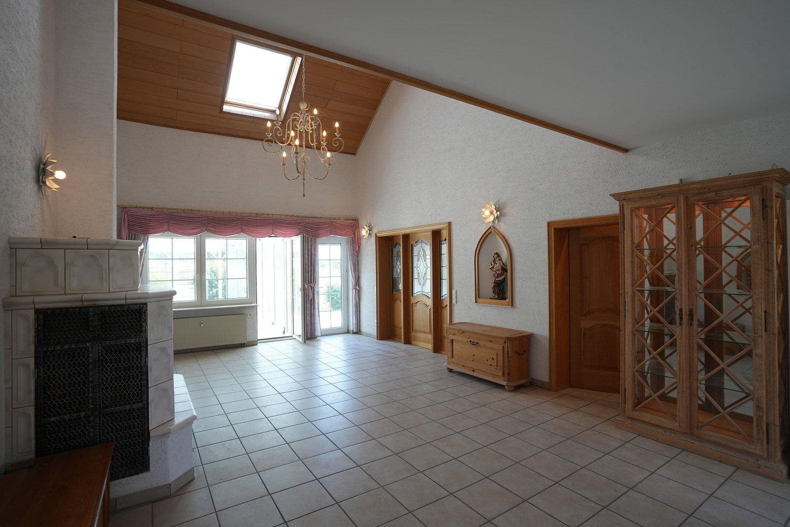 Prenájom bytu 5-izbový 192 m², Kastellaun, Porýnie-Falcko Prenájom bytu 5-izbový 192 m², Kastellaun, Porýnie-Falcko