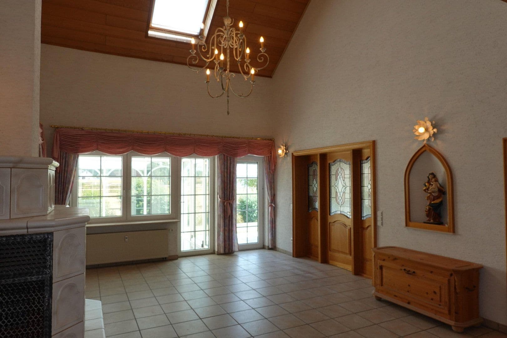 Prenájom bytu 5-izbový 192 m², Kastellaun, Porýnie-Falcko Prenájom bytu 5-izbový 192 m², Kastellaun, Porýnie-Falcko