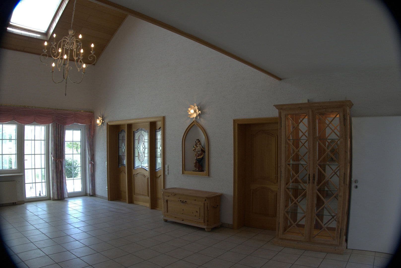 Prenájom bytu 5-izbový 192 m², Kastellaun, Porýnie-Falcko Prenájom bytu 5-izbový 192 m², Kastellaun, Porýnie-Falcko
