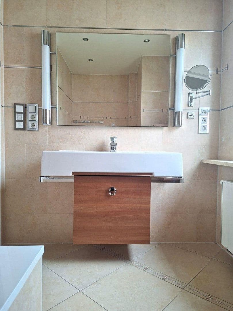 Prenájom domu 120 m², pozemok 285 m², Karl-Marx-Straße 30, Apolda, Durínsko Prenájom domu 120 m², pozemok 285 m², Karl-Marx-Straße 30, Apolda, Durínsko