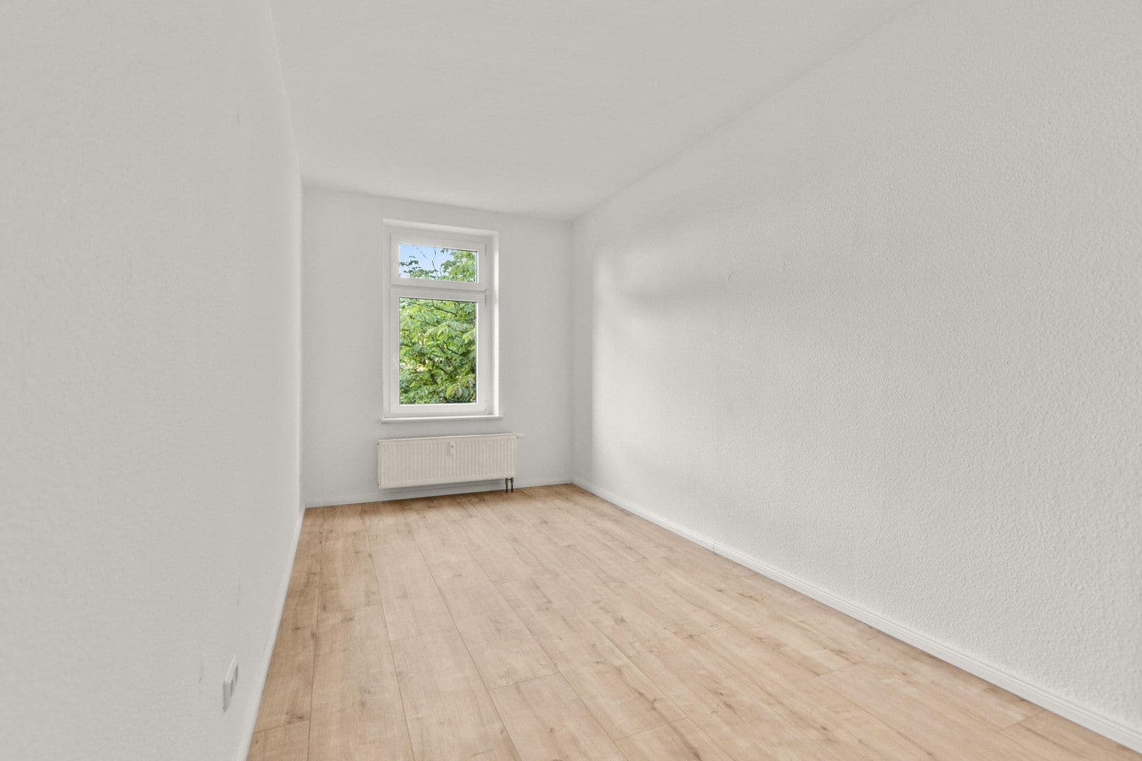 Prenájom bytu 4-izbový 84 m², Wurzner Straße 188, Leipzig, Sasko Prenájom bytu 4-izbový 84 m², Wurzner Straße 188, Leipzig, Sasko