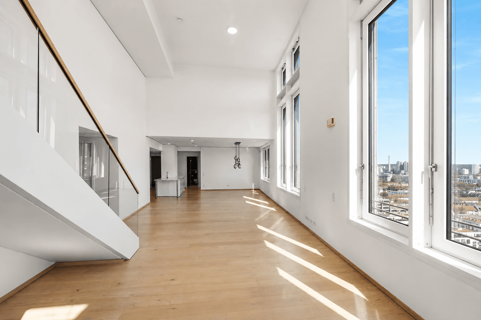 Prenájom bytu 3-izbový 170 m², Europa-Allee 103, Frankfurt am Main, Hesensko Prenájom bytu 3-izbový 170 m², Europa-Allee 103, Frankfurt am Main, Hesensko