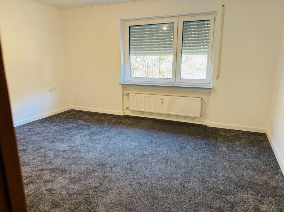 Prenájom bytu 4-izbový 108 m², Straßberg, Bádensko-Wurttembersko Prenájom bytu 4-izbový 108 m², Straßberg, Bádensko-Wurttembersko
