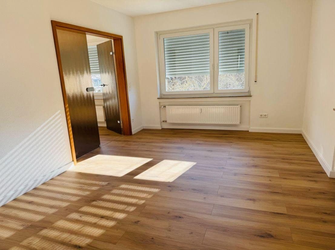 Prenájom bytu 4-izbový 108 m², Straßberg, Bádensko-Wurttembersko Prenájom bytu 4-izbový 108 m², Straßberg, Bádensko-Wurttembersko