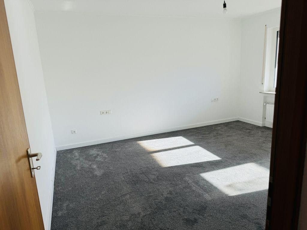 Prenájom bytu 4-izbový 108 m², Straßberg, Bádensko-Wurttembersko Prenájom bytu 4-izbový 108 m², Straßberg, Bádensko-Wurttembersko