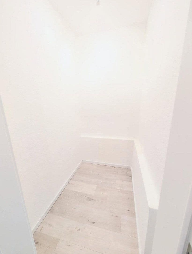 Predaj bytu 3-izbový 80 m², Karlsbader Straße 7, Ludwigshafen am Rhein, Porýnie-Falcko Predaj bytu 3-izbový 80 m², Karlsbader Straße 7, Ludwigshafen am Rhein, Porýnie-Falcko