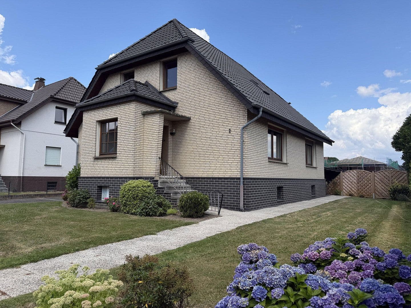 Predaj domu 157 m², pozemok 1.074 m², Löhne, Severné Porýnie - Westfálsko Predaj domu 157 m², pozemok 1.074 m², Löhne, Severné Porýnie - Westfálsko