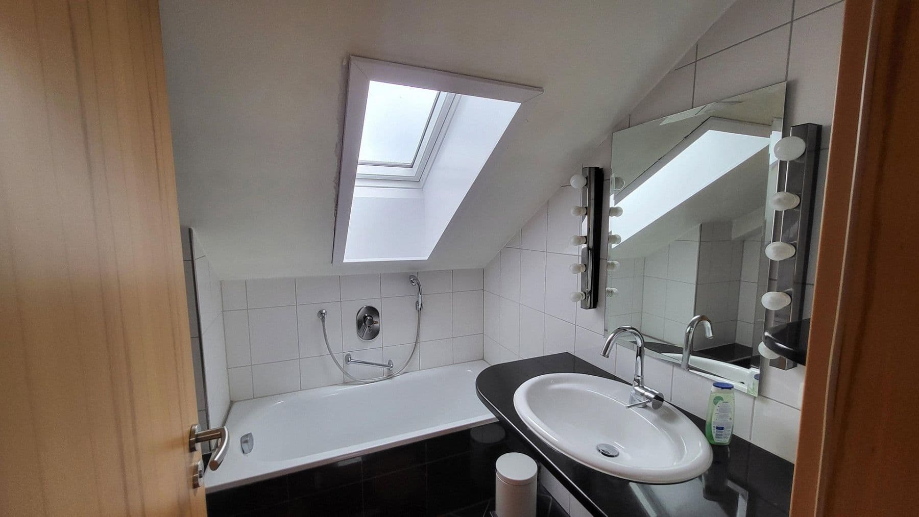 Predaj domu 175 m², pozemok 640 m², Sandhausen, Bádensko-Wurttembersko Predaj domu 175 m², pozemok 640 m², Sandhausen, Bádensko-Wurttembersko