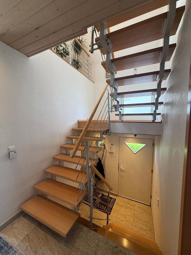Predaj domu 165 m², pozemok 250 m², Reutlingen, Bádensko-Wurttembersko Predaj domu 165 m², pozemok 250 m², Reutlingen, Bádensko-Wurttembersko