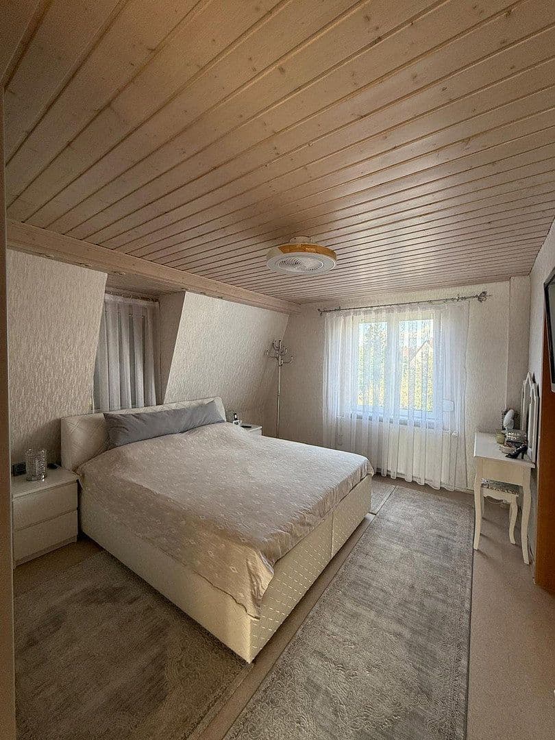 Predaj domu 165 m², pozemok 250 m², Reutlingen, Bádensko-Wurttembersko Predaj domu 165 m², pozemok 250 m², Reutlingen, Bádensko-Wurttembersko