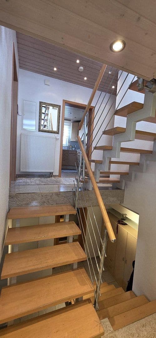 Predaj domu 165 m², pozemok 250 m², Reutlingen, Bádensko-Wurttembersko Predaj domu 165 m², pozemok 250 m², Reutlingen, Bádensko-Wurttembersko