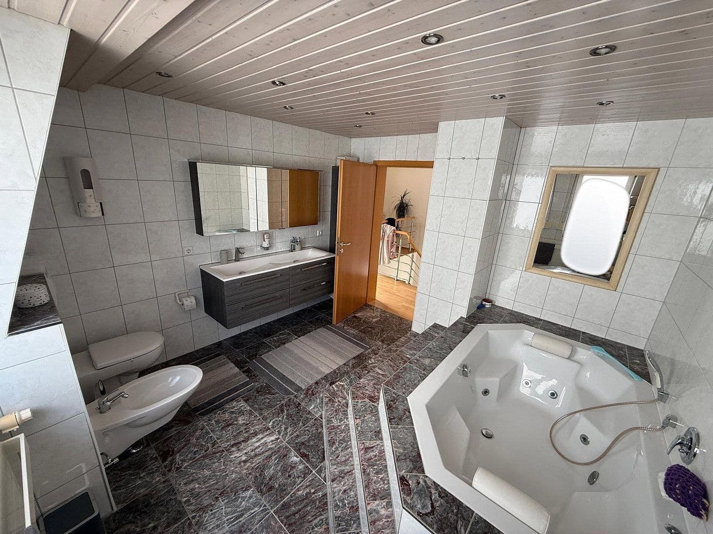 Predaj domu 165 m², pozemok 250 m², Reutlingen, Bádensko-Wurttembersko Predaj domu 165 m², pozemok 250 m², Reutlingen, Bádensko-Wurttembersko