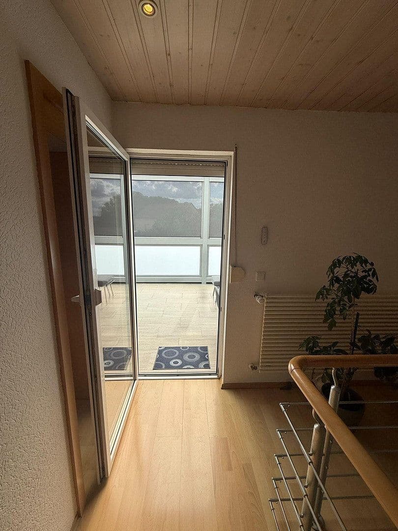 Predaj domu 165 m², pozemok 250 m², Reutlingen, Bádensko-Wurttembersko Predaj domu 165 m², pozemok 250 m², Reutlingen, Bádensko-Wurttembersko