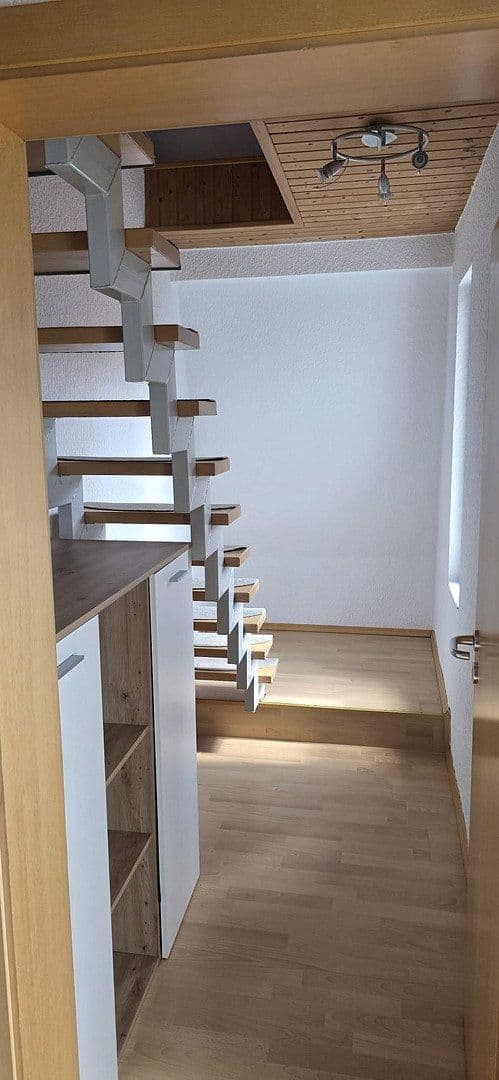 Predaj domu 165 m², pozemok 250 m², Reutlingen, Bádensko-Wurttembersko Predaj domu 165 m², pozemok 250 m², Reutlingen, Bádensko-Wurttembersko