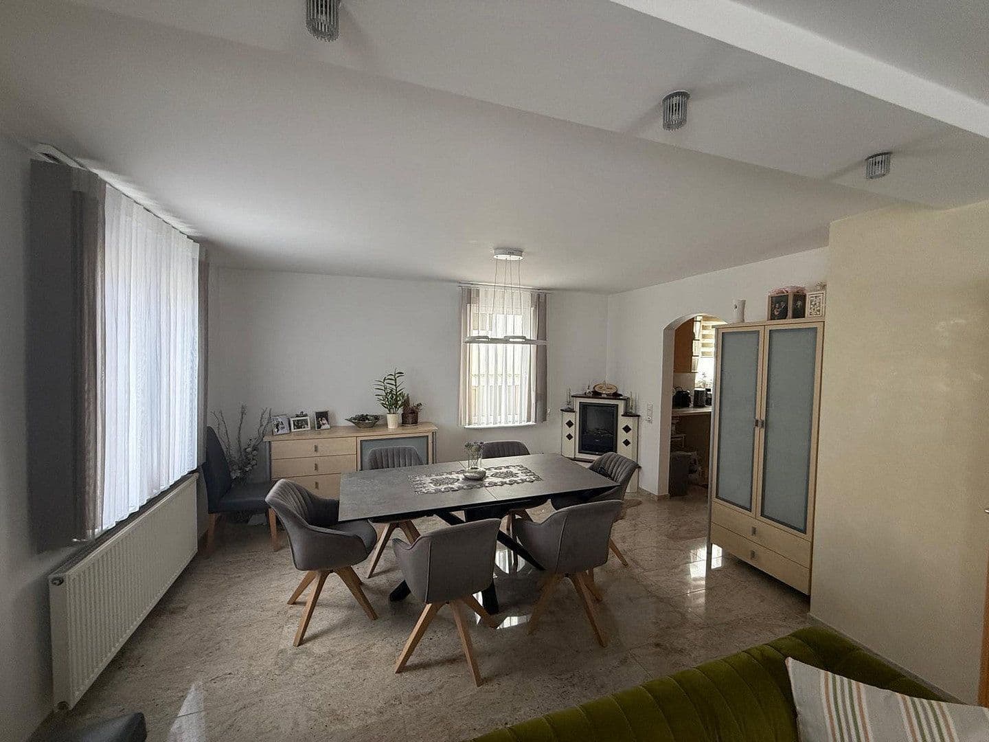 Predaj domu 165 m², pozemok 250 m², Reutlingen, Bádensko-Wurttembersko Predaj domu 165 m², pozemok 250 m², Reutlingen, Bádensko-Wurttembersko